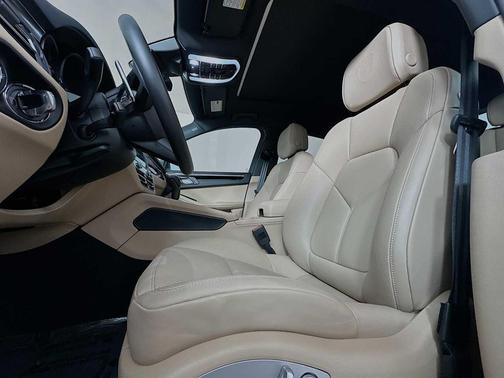 2024 Porsche Macan AWD