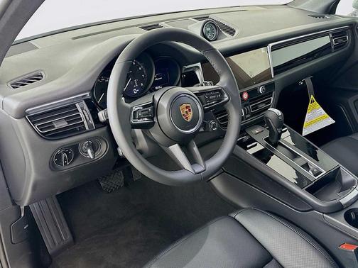 WHT 2026 Porsche Macan Macan