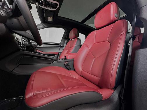 2025 Porsche Macan AWD