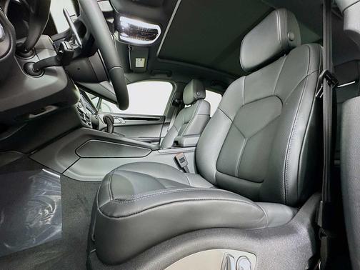 WHT 2026 Porsche Macan Macan