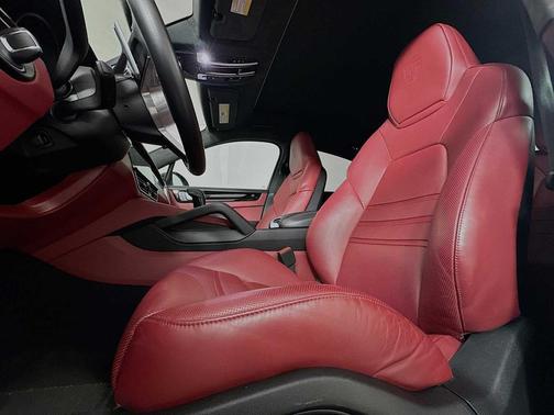 2022 Porsche Cayenne GTS
