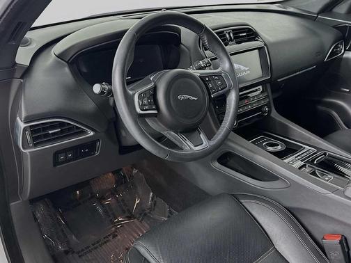 Fuji White 2018 Jaguar F-PACE 25t Prestige