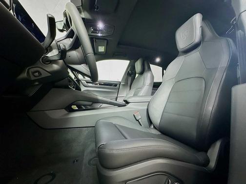 OAK GRN MET NEO 2026 Porsche Macan Macan Electric
