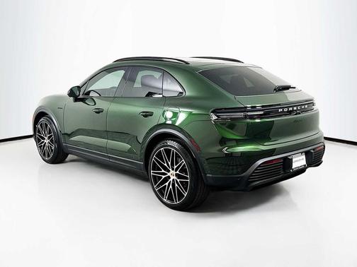OAK GRN MET NEO 2026 Porsche Macan Macan Electric