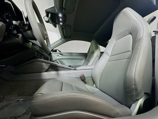 2020 Porsche 911 Carrera