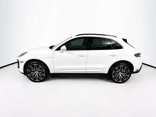 2026 Porsche Macan AWD