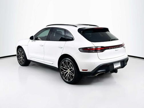 2026 Porsche Macan AWD