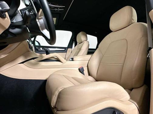 2023 Porsche Cayenne Platinum Edition