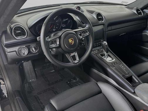 2022 Porsche 718 Cayman