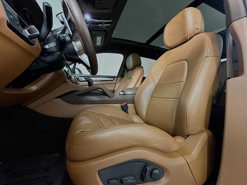 2023 Porsche Cayenne Platinum Edition