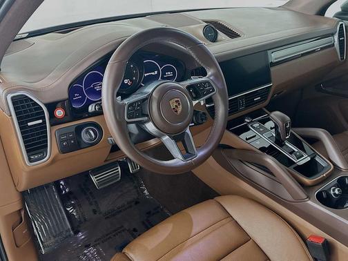 2023 Porsche Cayenne Platinum Edition