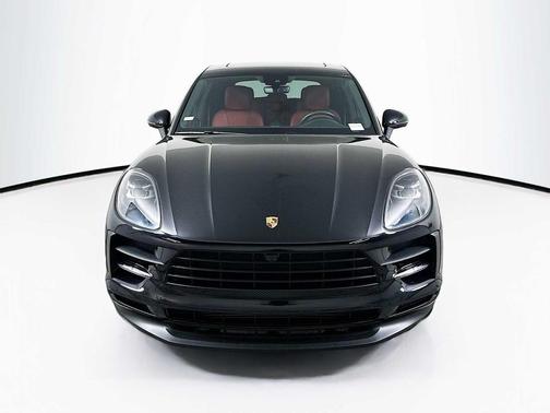 Jet Black Metallic 2021 Porsche Macan Macan