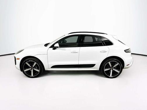 Carrara White Metallic 2026 Porsche Macan Macan
