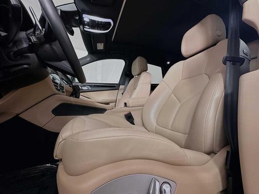 2025 Porsche Macan AWD