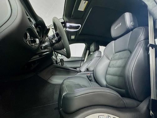 PYTHON GRN 2026 Porsche Macan Macan GTS