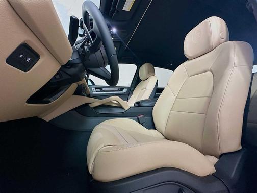 MONTEGO BLU MET 2026 Porsche Cayenne Cayenne