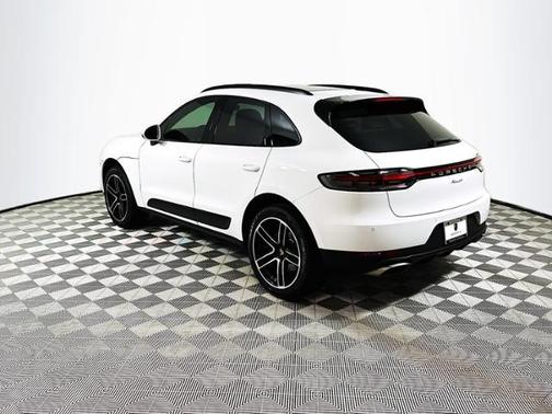 Photo 4 of 30 of 2021 Porsche Macan Base