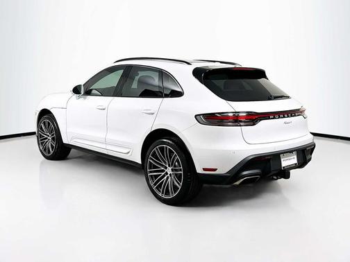 CARRARA WHT MET 2026 Porsche Macan Macan
