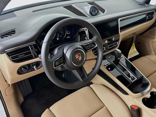 CARRARA WHT MET 2026 Porsche Macan Macan