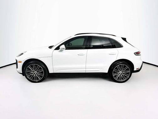 CARRARA WHT MET 2026 Porsche Macan Macan