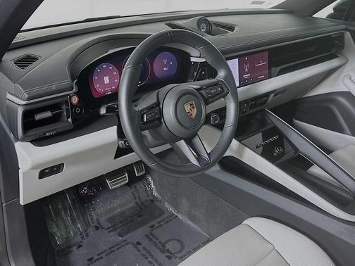 Aventurine Green Metallic 2025 Porsche Macan Macan Electric 4