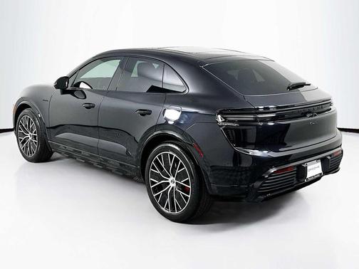 2025 Porsche Macan Turbo