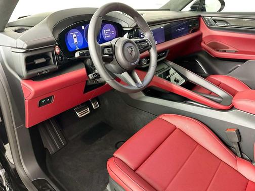2025 Porsche Macan Turbo