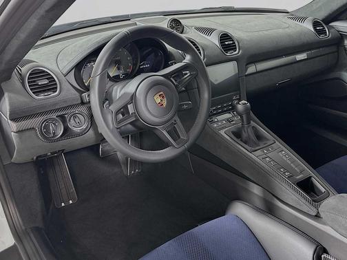 2025 Porsche 718 Cayman GT4 RS