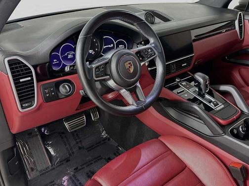 2023 Porsche Cayenne S
