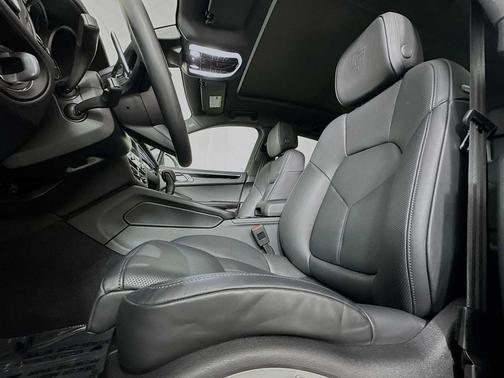 2025 Porsche Macan AWD