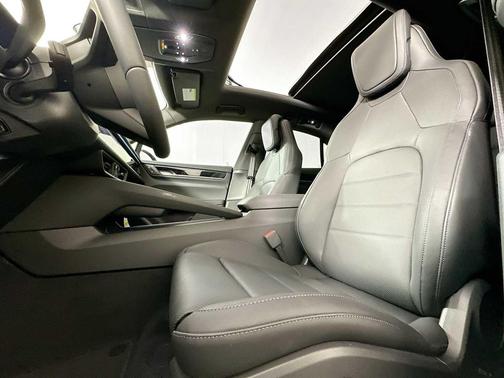 2025 Porsche Macan 4S