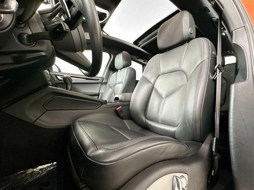 2024 Porsche Macan T