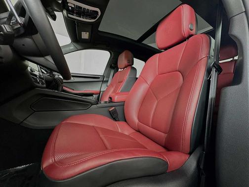 2025 Porsche Macan AWD