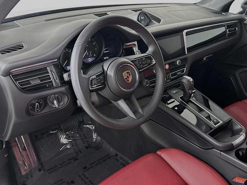 2025 Porsche Macan AWD