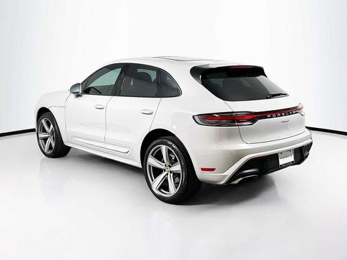 2025 Porsche Macan AWD