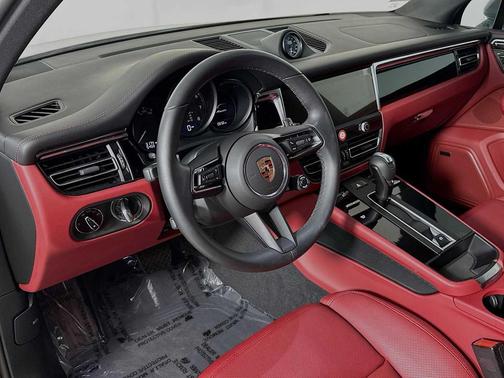 2025 Porsche Macan AWD