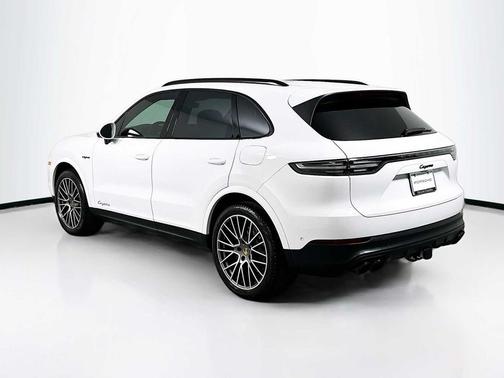 White 2022 Porsche Cayenne Cayenne E-Hybrid Platinum Edition