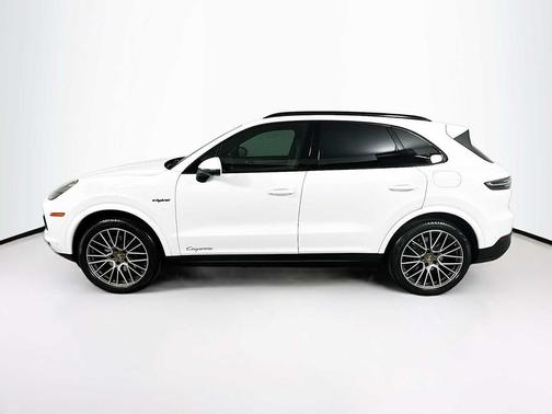 White 2022 Porsche Cayenne Cayenne E-Hybrid Platinum Edition