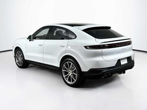 CARRARA WHT MET 2026 Porsche Cayenne Cayenne