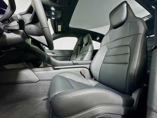 2025 Porsche Taycan 4