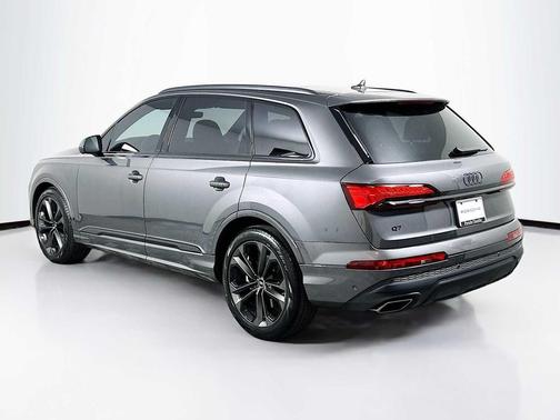 Samurai Gray Metallic 2025 Audi Q7 55 Prestige