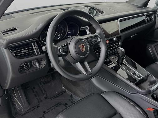 Dolomite Silver Metallic 2025 Porsche Macan Macan