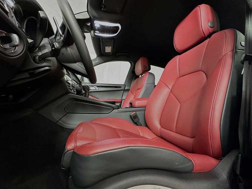 2025 Porsche Macan AWD