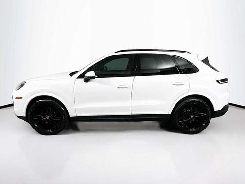 CARRARA WHT MET 2026 Porsche Cayenne Cayenne