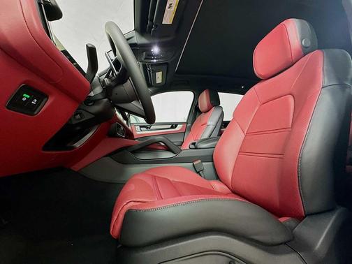 CARRARA WHT MET 2026 Porsche Cayenne Cayenne