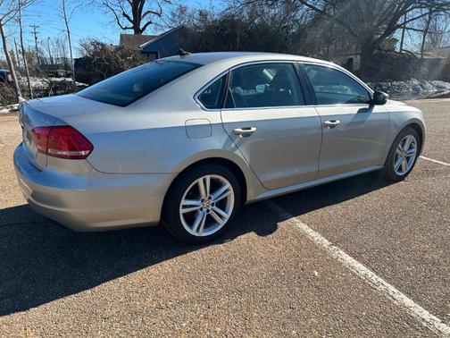 2014 Volkswagen Passat 1.8T SE