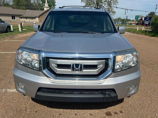 Silver 2011 Honda Pilot EX-L