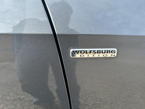 2014 Volkswagen Passat 1.8T Auto Wolfsburg Ed