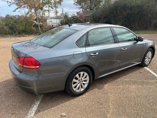 2014 Volkswagen Passat 1.8T Auto Wolfsburg Ed