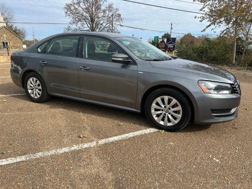 2014 Volkswagen Passat 1.8T Auto Wolfsburg Ed